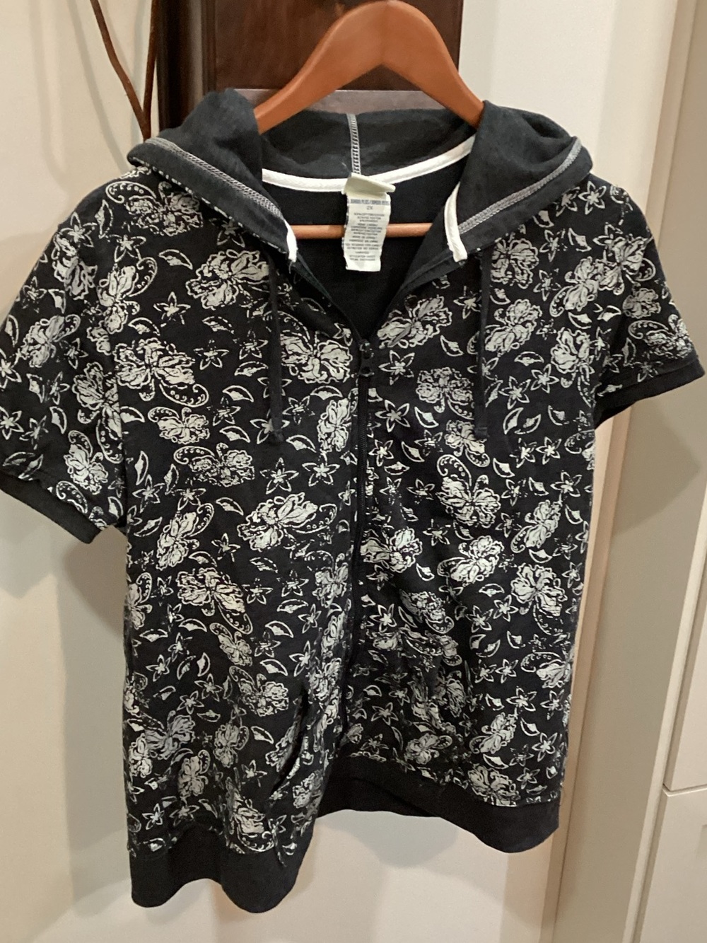 Black Floral Short-Sleeve Zip Hoodie